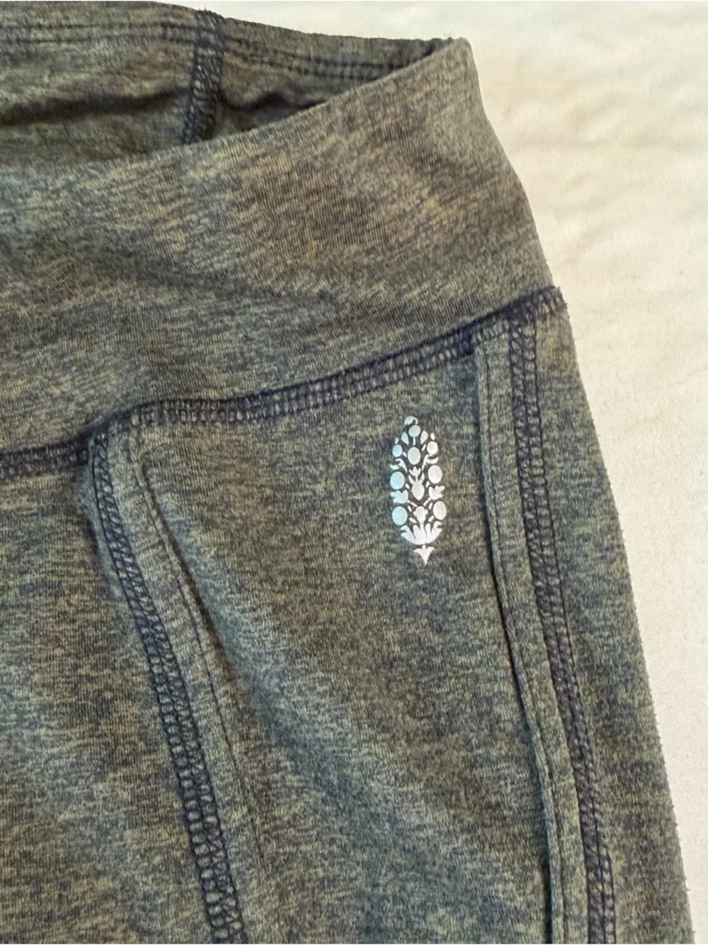 Free People Movement Women’s XS Heather Green Cropped Active Yoga Leggings‎
